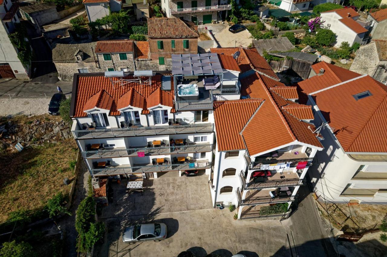 טרוגיר Apartments & Rooms Zaja מראה חיצוני תמונה