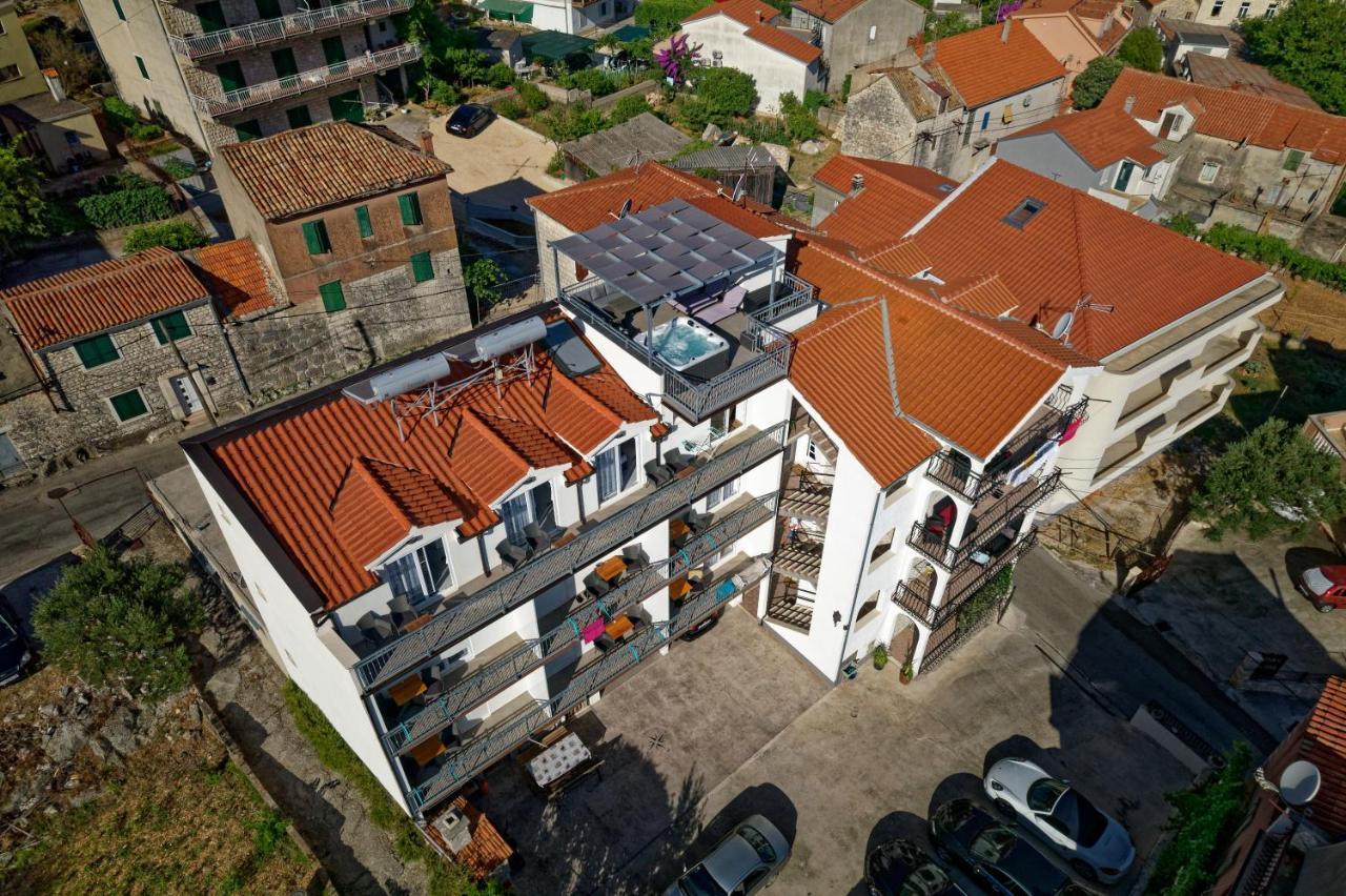 טרוגיר Apartments & Rooms Zaja מראה חיצוני תמונה